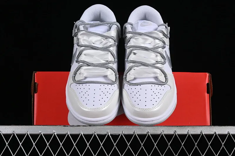All Categories Nk SB Dunk Series Nk SB Dunk Low Low-top sneakers Nk Dunk Low Fresh silver ballet lace strap SB strap low-top casual sneakers DH9765-102